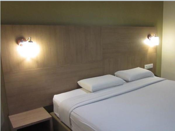 Radiant Hotel Sitiawan Exterior foto